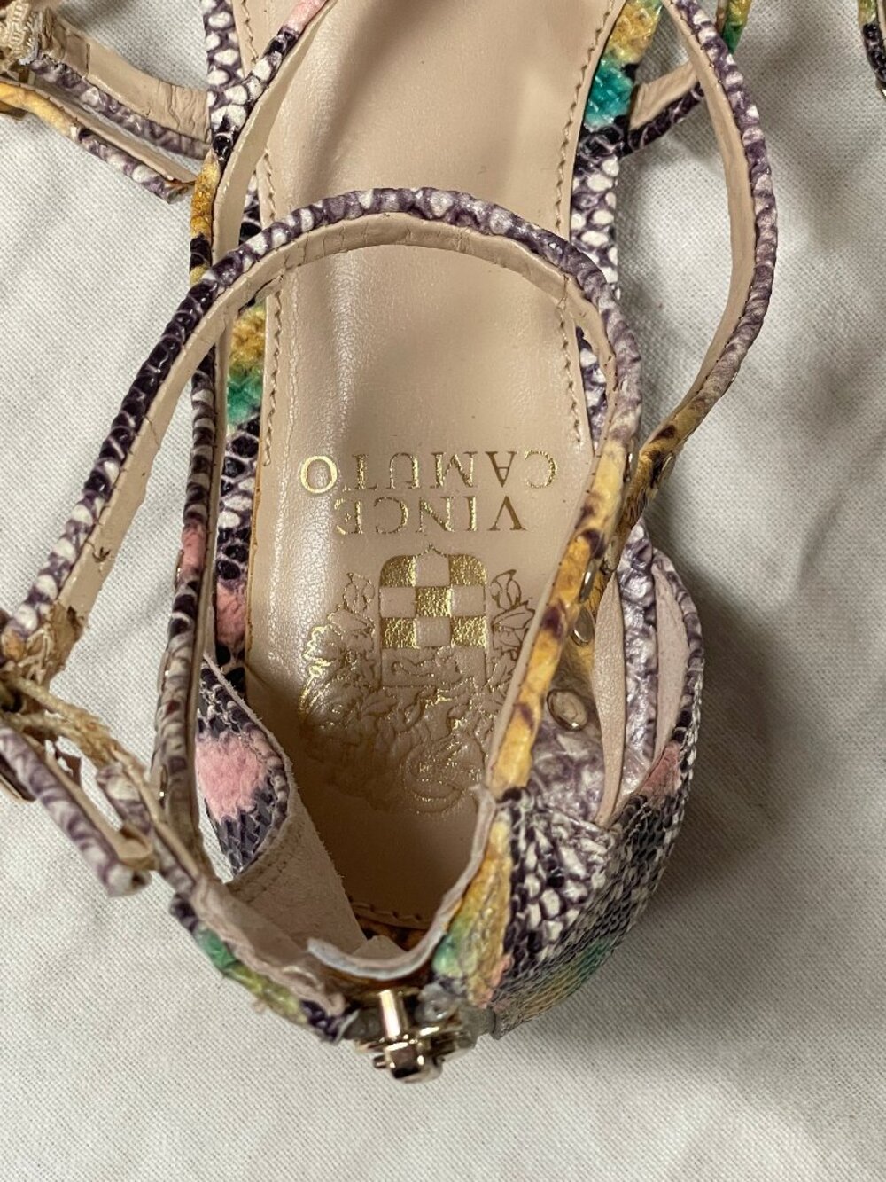 Vince Camuto Multicolor Snake Print Studded Strappy Flat Sandals Size 9M / 40 - Picture 4 of 13